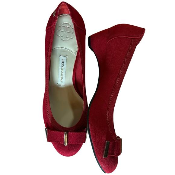 Dana Buchman Red Bow Low Heel Flats Size 8M Faux Suede Almond Toe Slip On - Picture 1 of 9